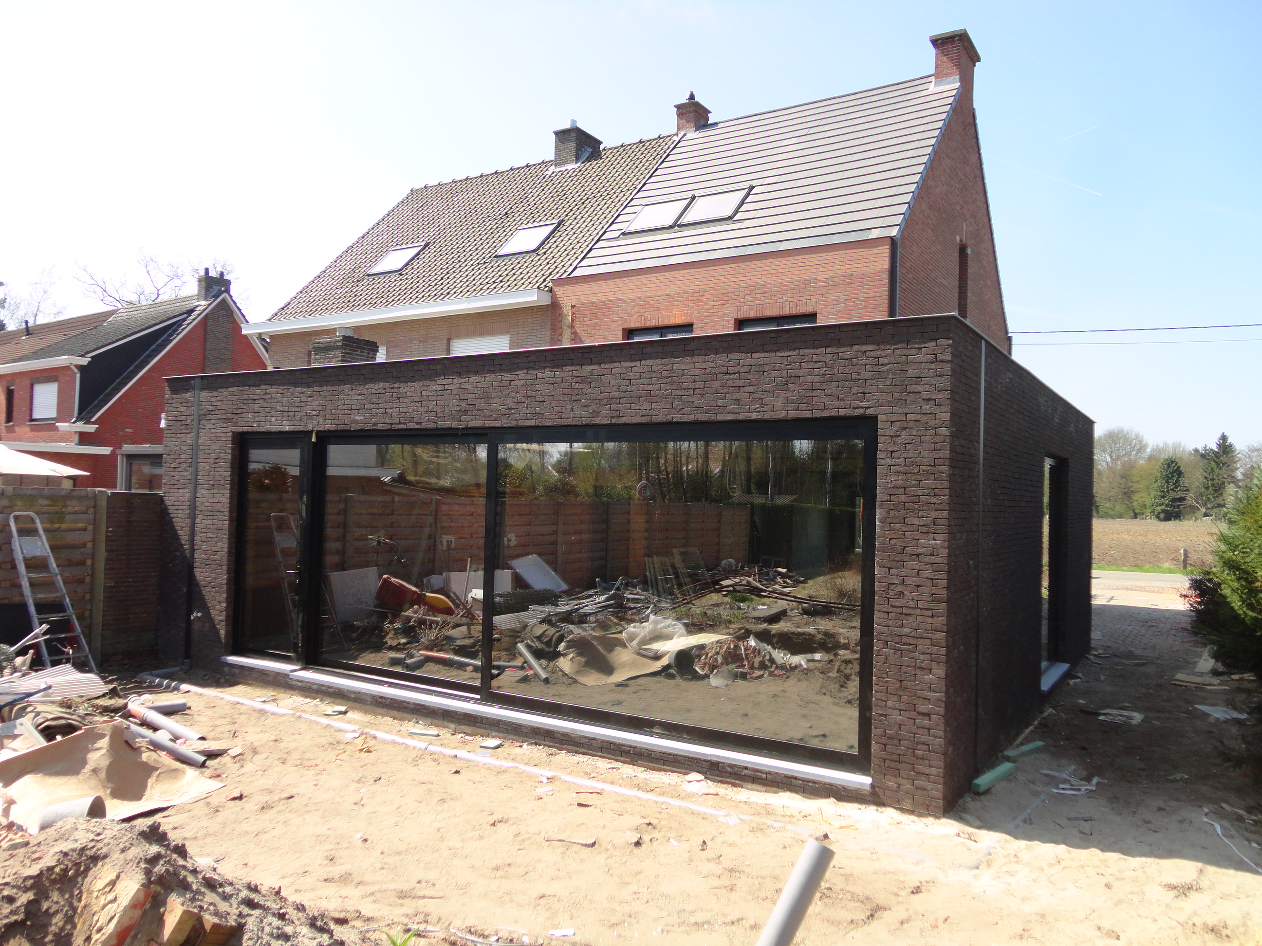 Dit huis werd opengesteld op de Vlaamse Renovatiedag. Wouter: "ik ontwerp van binnenuit naar de gevel toe"